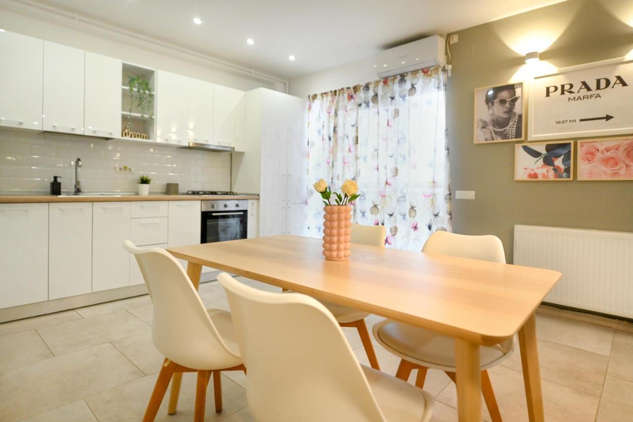 Splendid 2Br Apartment With Breathtaking Views Of Casa Poporului Bukarest Eksteriør billede